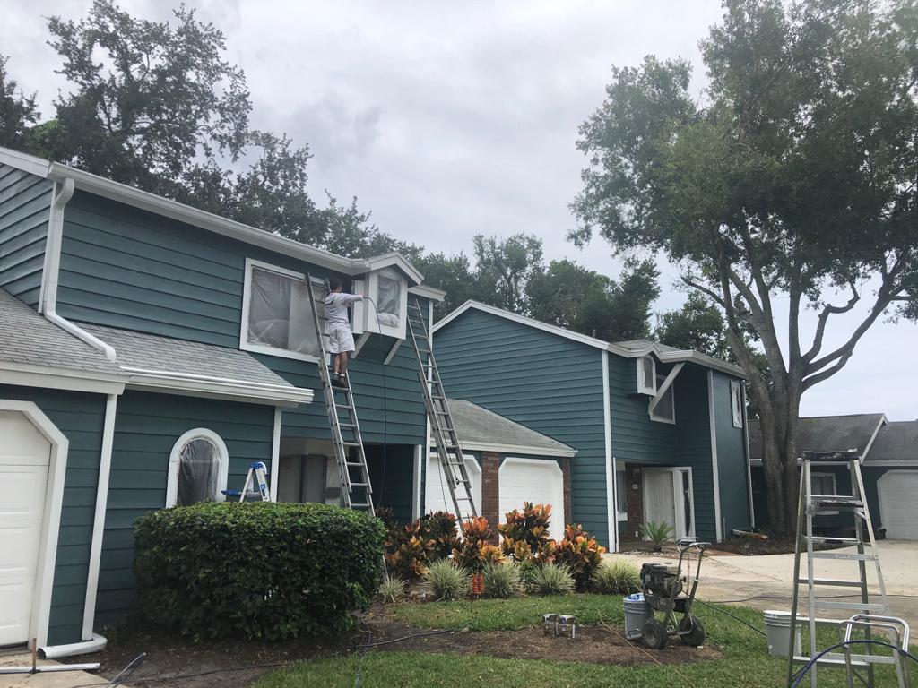 Condominium Complex Exterior in Conway, FL